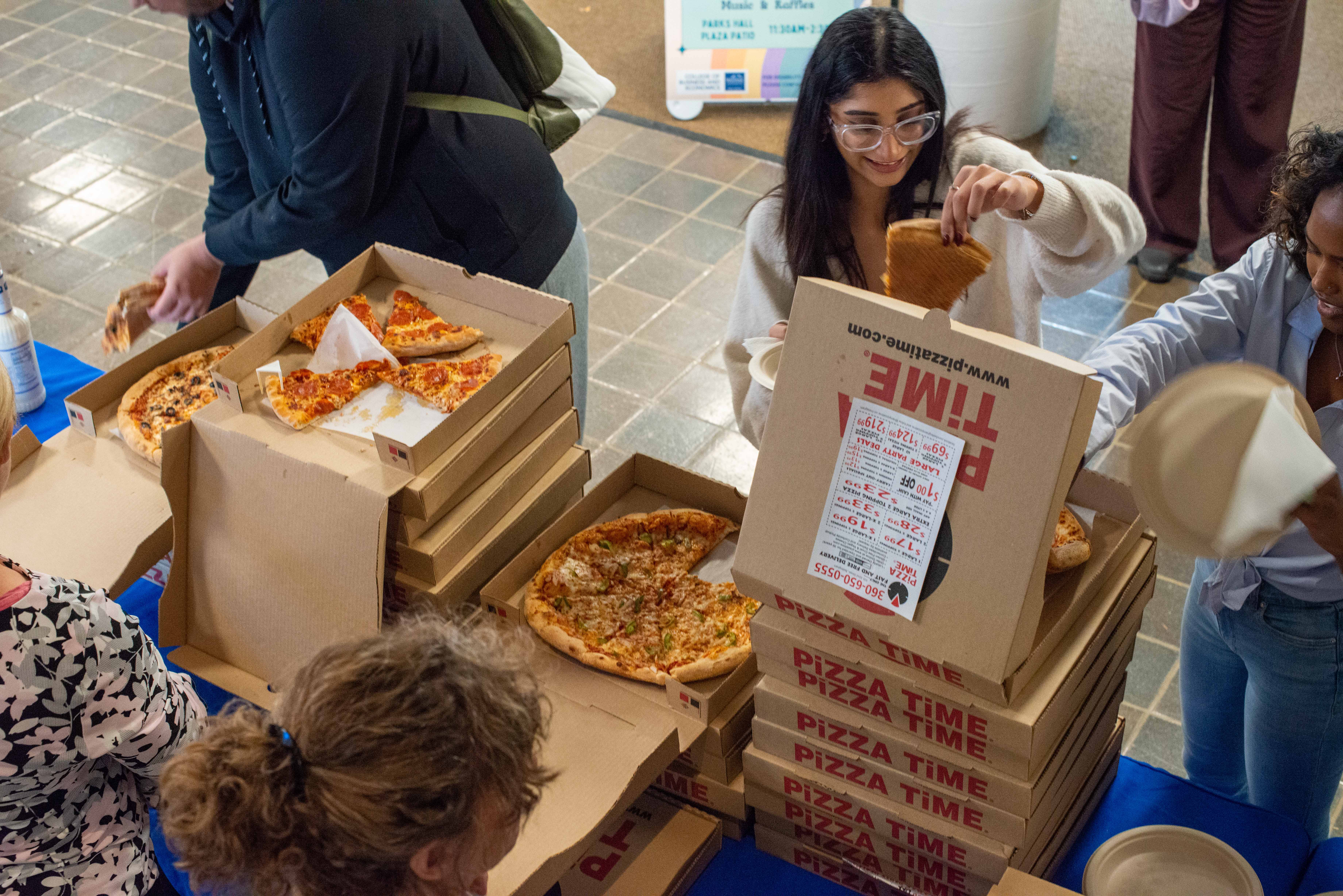 students getting pizza