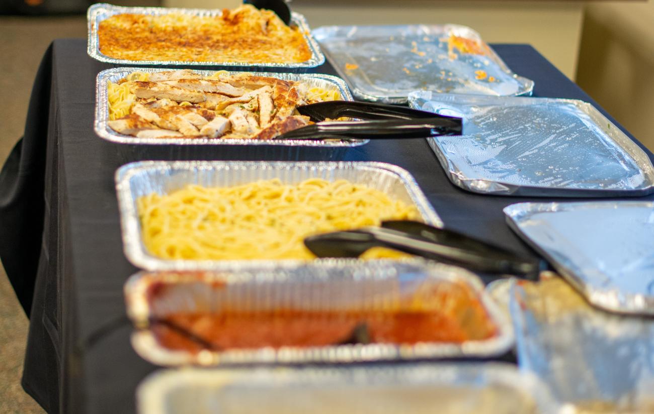 Aluminium trays filled with pasta and pasta sauce